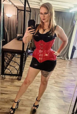 Laureen, dominant und geheimnisvoll  Bild 3
