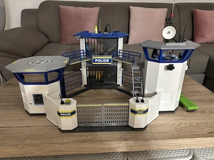 Roller und Polizeistation play mobil Bild 2