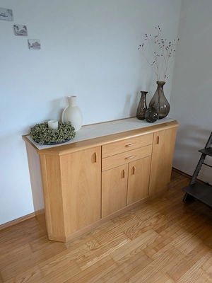 Wohnzimmerschrank und Anrichte Bild 2