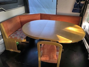 Eckbank mit Ausziehbarem Tisch und drei Stühlen  Bild 2