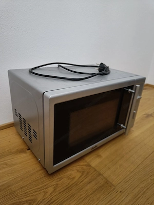 Mikrowelle Studio Bild 3