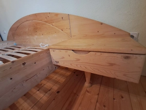 Massivholz-Doppelbett (Vollholz) inkl. 2 verstellbaren Lattenrosten & Nachttischen Bild 3
