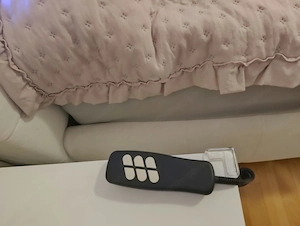 Elektrisches, lederbezogenes Doppelbett mit orthopädischer Funktion. Bild 2