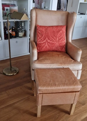 Klassischer Vintage Ohrensessel aus Leder Bild 2