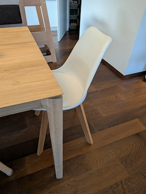 3 Esszimmerstühle, weiß mit Holzbeinen (Skandi-Stil) Bild 3