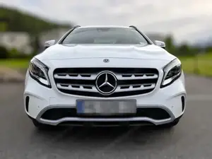 Mercedes Benz GLA Style 180 - echte Gelegenheit mit extrem wenigen Kilometern Bild 3
