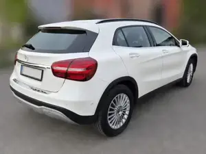 Mercedes Benz GLA Style 180 - echte Gelegenheit mit extrem wenigen Kilometern Bild 4