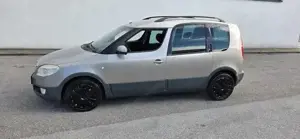 Skoda Roomster Scout AUTOMATIK!  1,6 Benziner  Bild 2
