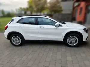 Mercedes Benz GLA Style 180 - echte Gelegenheit mit extrem wenigen Kilometern