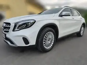 Mercedes Benz GLA Style 180 - echte Gelegenheit mit extrem wenigen Kilometern Bild 2
