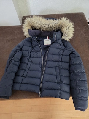 Daunenjacke mit Kunstpelz-Kapuze