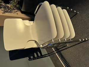 10 Stühle weiß stapelbar  Bild 4