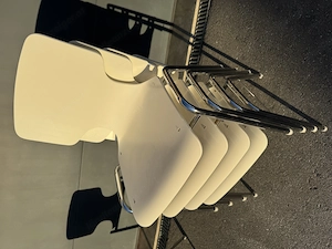 10 Stühle weiß stapelbar  Bild 3