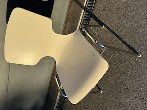 10 Stühle weiß stapelbar  Bild 2