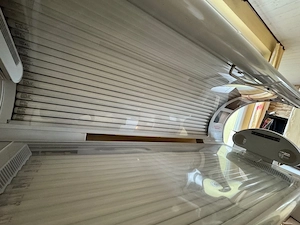 Solarium mit Gesichtsbräuner Bild 3