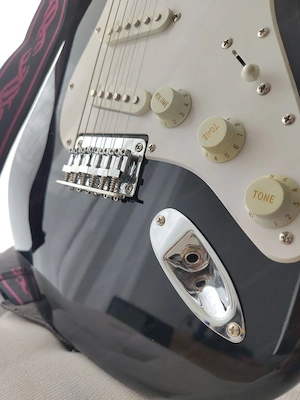 E-Gitarre Fender Squire Stratocaster - neuwertig - inkl. Tasche Bild 3