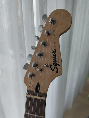 E-Gitarre Fender Squire Stratocaster - neuwertig - inkl. Tasche Bild 2