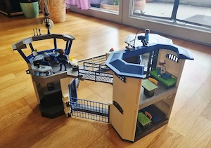 Polizeistation Playmobil  Bild 2