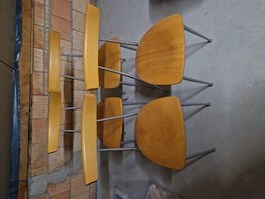 4 Stühle zu verschenken