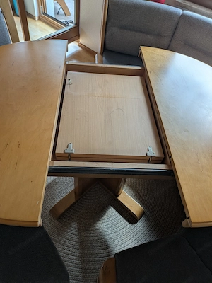 Eckbank mit ausziehbaren Tisch in Erle mit 2 Stühlen gebraucht  Bild 4