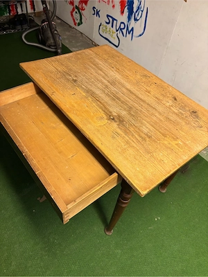 Alter Holztisch mit großer Schublade - Vintage   Bauernmöbel   Werkstatttisch Bild 3