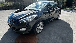 Hyundai i30 1.6 CRDi Top Zustand - Keyless - Pickerl 04 2027 (+4M) - 8-fach bereift in Frastanz Bild 2