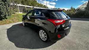 Hyundai i30 1.6 CRDi Top Zustand - Keyless - Pickerl 04 2027 (+4M) - 8-fach bereift in Frastanz Bild 5