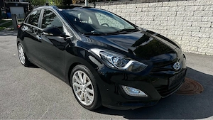 Hyundai i30 1.6 CRDi Top Zustand - Keyless - Pickerl 04 2027 (+4M) - 8-fach bereift in Frastanz Bild 4
