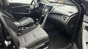 Hyundai i30 1.6 CRDi Top Zustand - Keyless - Pickerl 04 2027 (+4M) - 8-fach bereift in Frastanz Bild 9