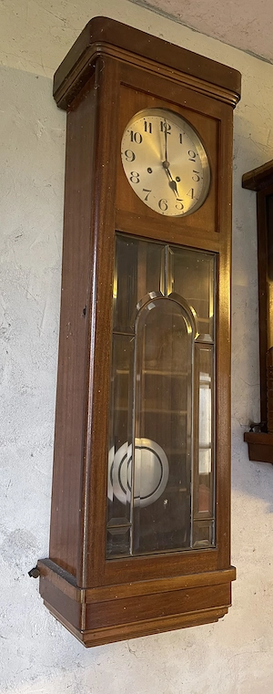 Alte Pendel Wanduhr im Holzgehäuse Bild 2