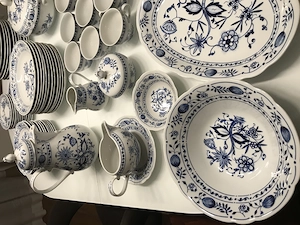 86 teiliges Geschirr mit Zwiebelmuster von Kahla Bild 7