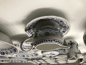 86 teiliges Geschirr mit Zwiebelmuster von Kahla Bild 9