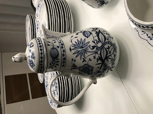 86 teiliges Geschirr mit Zwiebelmuster von Kahla Bild 5