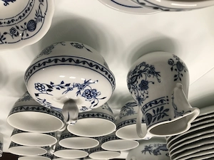 86 teiliges Geschirr mit Zwiebelmuster von Kahla Bild 10