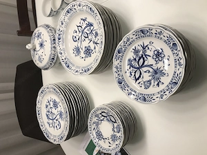 86 teiliges Geschirr mit Zwiebelmuster von Kahla Bild 3