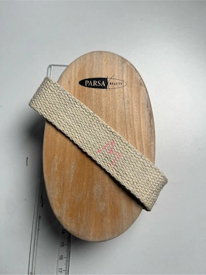 Massagebürste aus Holz mit Handschlaufe Bild 6