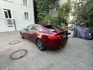 sehr schöner Jaguar XE Bild 2