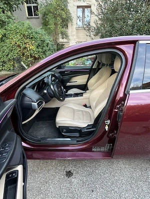 sehr schöner Jaguar XE Bild 5