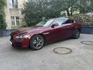 sehr schöner Jaguar XE Bild 3