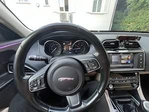 sehr schöner Jaguar XE Bild 6