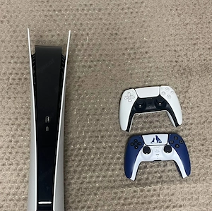 PS5 Digital Edition + 1TB SSD & 2 Controller Bild 3