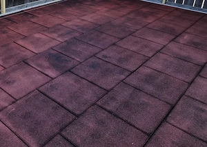 Kautschukplatten, Fallschutzplatten, Gummiplatten, 50x50x3cm, 75m  - zu verschenken