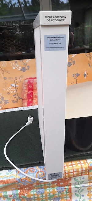 Elektroheizkörper mit Wandhalterung Bild 2