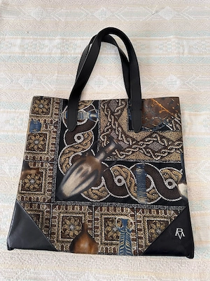 Designer-Tasche mit Seiden-Bezug und dazu passendem Seidentuch Bild 4