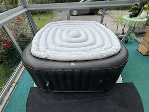Whirlpool MSpa für 6 Personen Bild 2