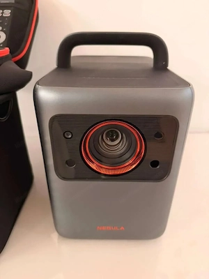 Anker Nebula Cosmos Laser 4K - 2200 ANSI Lumen - Portabler Projektor Bild 2