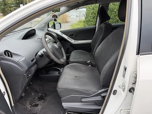 Toyota Yaris 1,0 VVT-i Young Bild 10