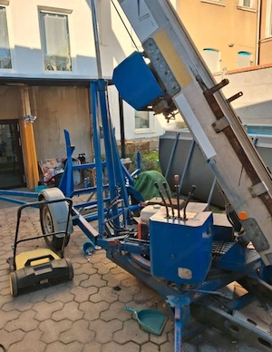 Ein 26 m langer Dachaufzug, ein Honda-Motor und ein Ziegeladapter.  Bild 4