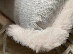 Stuhlsitzkissen aus Samt mit Fellrand Bild 3