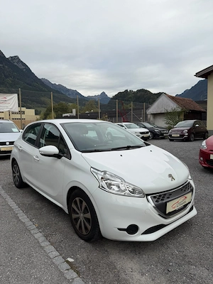Peugeot 208 Active 1.4 e-HDi 68 FAP ASG 5  Erstbesitz Neu Vorgeführt  Bild 3